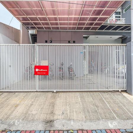 Reddoorz Near Surabaya Zoo Hotel Екстериор снимка