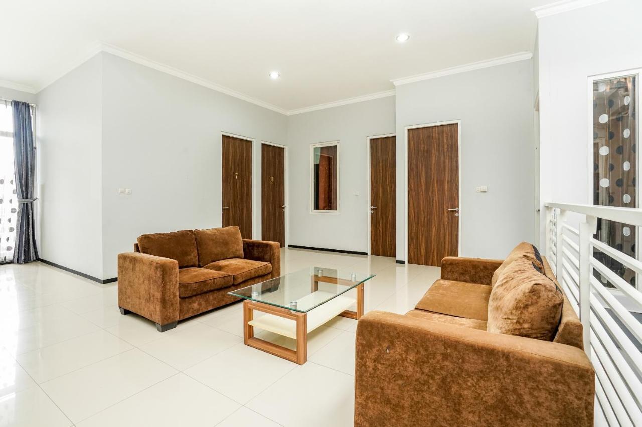 Reddoorz Near Surabaya Zoo Hotel Екстериор снимка