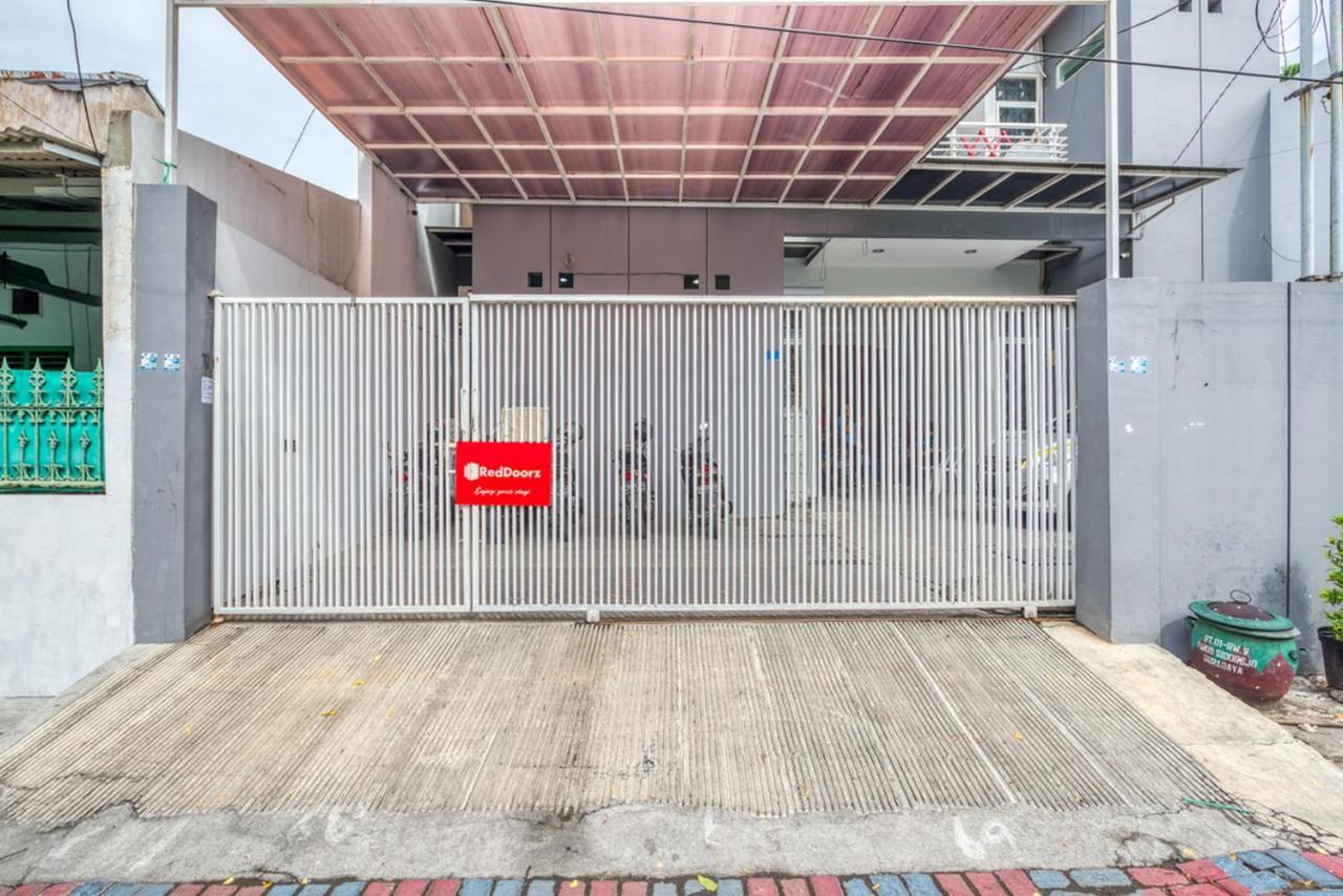 Reddoorz Near Surabaya Zoo Hotel Екстериор снимка