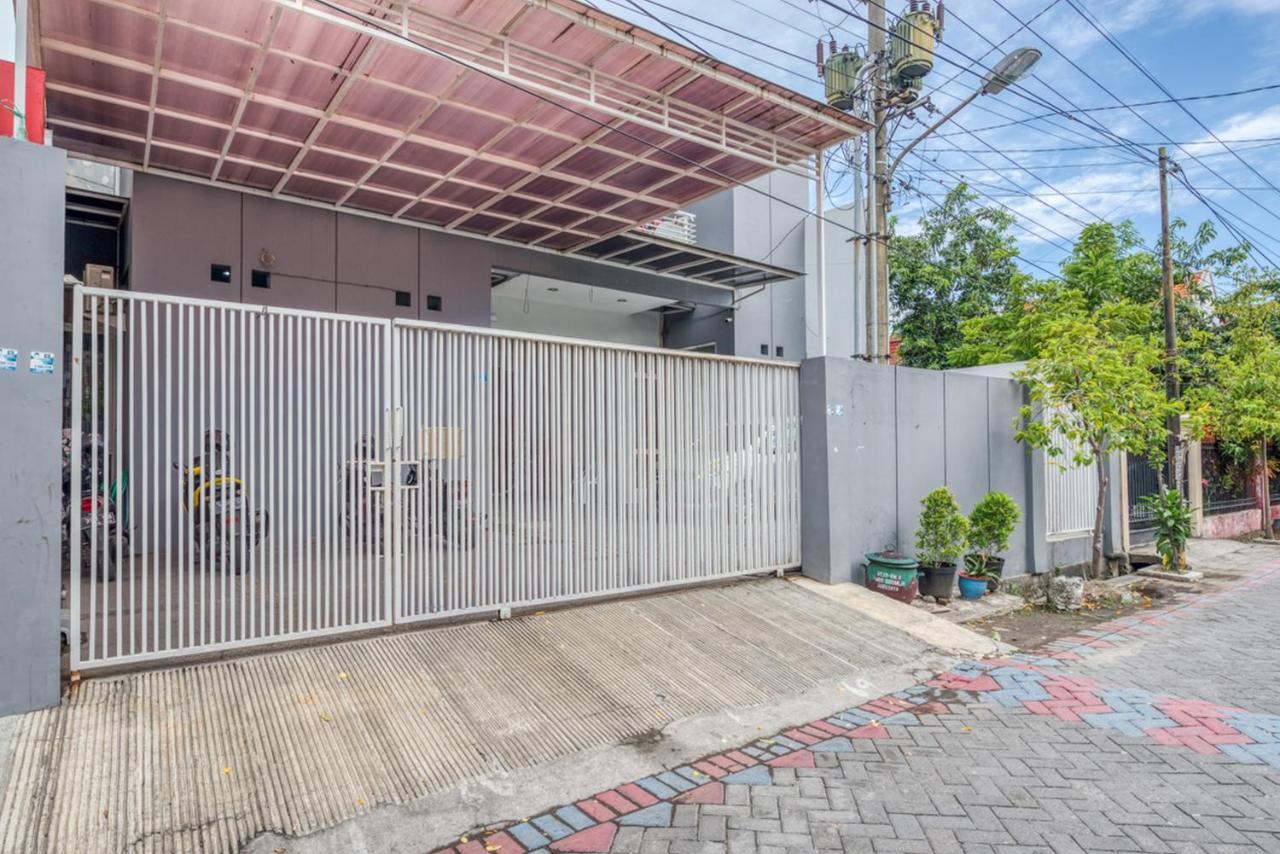 Reddoorz Near Surabaya Zoo Hotel Екстериор снимка